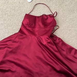 A windsor dress fits a size small